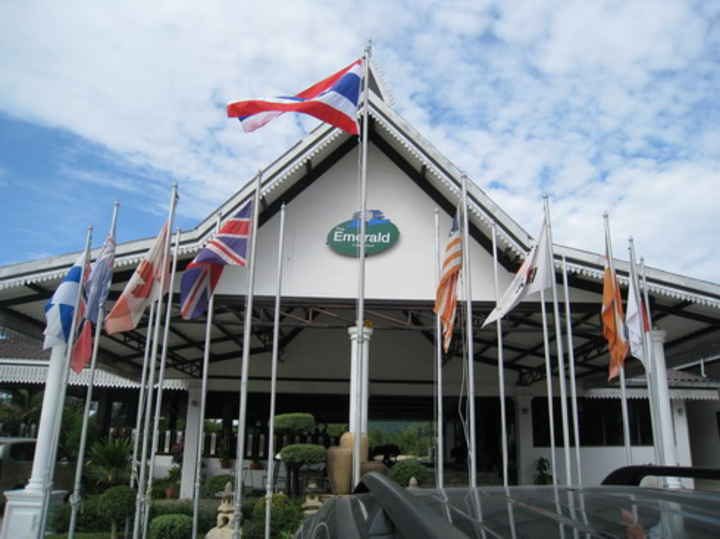 ดิ เอมเมอรัลด์ กอล์ฟ คลับ